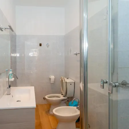 Charlotte Con Parcheggio, 5 Terre, Vicino Stazione Апартаменты Специя